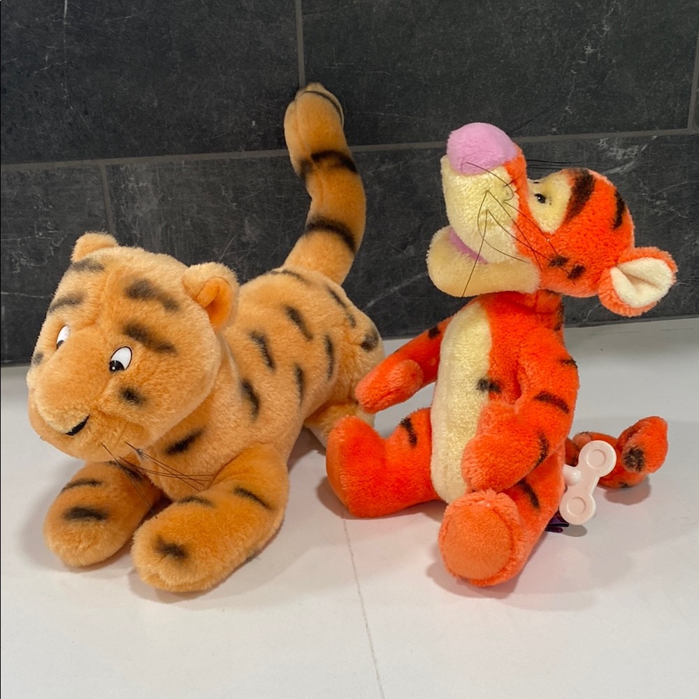 Gund Disney VTG  Winnie the Pooh Tigger Musical Wind Up Plush Bundle Lot of 2